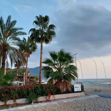 Ξενοδοχείο με διαμερίσματα Larsens *