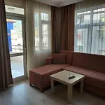 Larsens Apart-hotel *